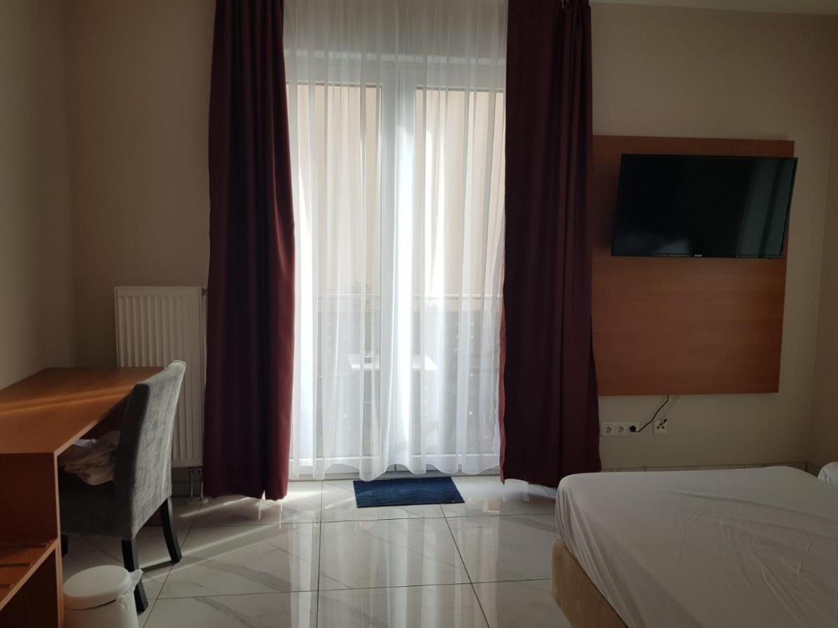 Hotel Emiliana Am Bahnhof Франкфурт на Майн Екстериор снимка
