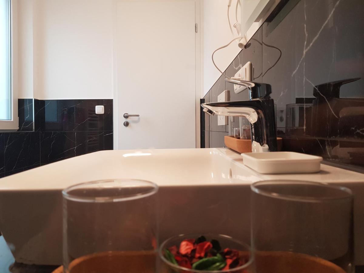 Hotel Emiliana Am Bahnhof Франкфурт на Майн Екстериор снимка