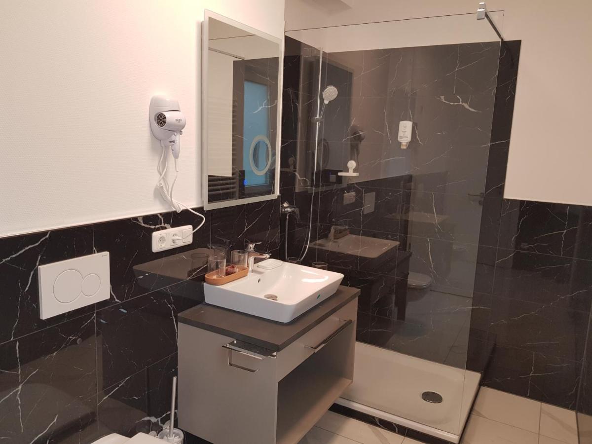 Hotel Emiliana Am Bahnhof Франкфурт на Майн Екстериор снимка